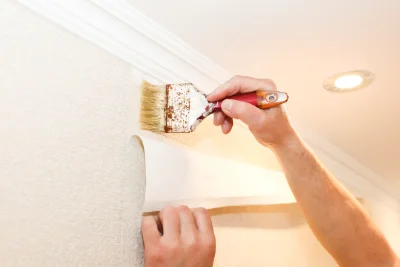 Pose de papier peint à Auve — revêtements muraux et toiles de verre